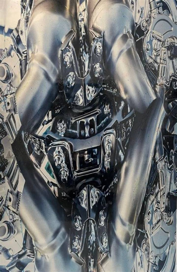 牧田愛の静かな革命｜金属とAiが描き出す有機的歪みと現代アートの現在地