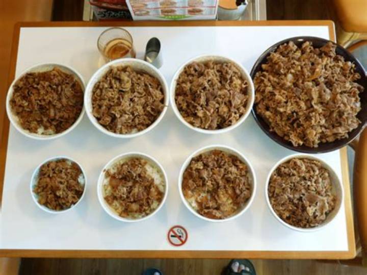 キング牛丼の量を徹底解説！カロリーや価格、食べ方のコツまで