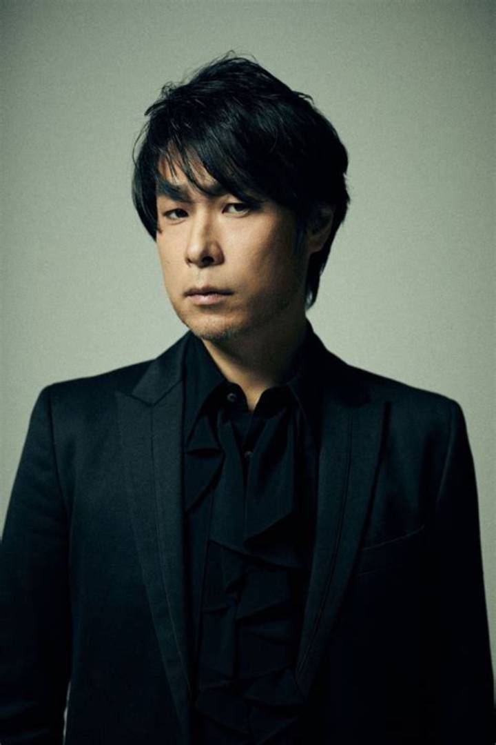 吉田共朗、ハワイ生まれの多才な俳優が魅せる舞台と画面の輝き